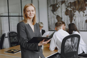 Werden Finanzanlagenvermittler (Foto: Jopwell, Pexels). 